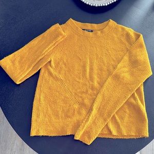 Banana Republic women’s yellow sweater size XS